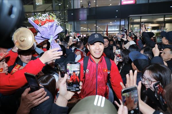 Đội tuyển U23 Việt Nam về nước trong sự chào đón nồng nhiệt của người hâm mộ