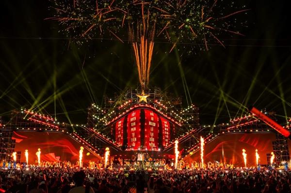 文化産業の発展：党大会決議から活気に満ちた実践へ