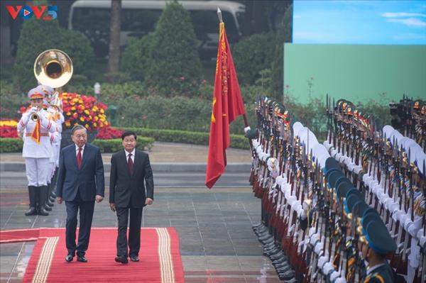 លោកអគ្គលេខាបក្ស តូ ឡឹម អញ្ជើញជាអធិបតីក្នុងពិធីទទួលបដិសណ្ឋារកិច្ចចំពោះអគ្គលេខាបក្ស ប្រធានរដ្ឋឡាវ លោក ថងលូន ស៊ីស៊ូលីត