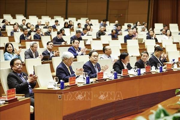 越南国会主席陈青敏主持越共十四大成果通报会