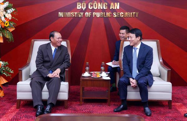 不断巩固和发展越老友好关系