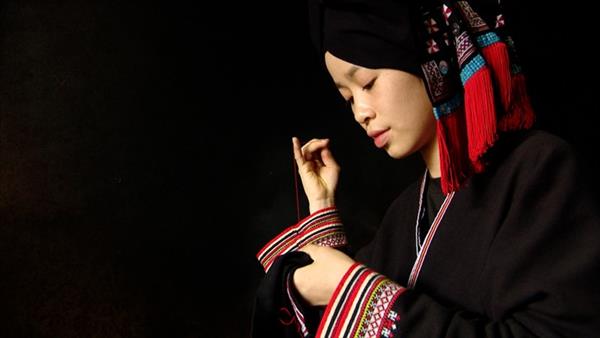 La confección de atuendo tradicional del pueblo dao