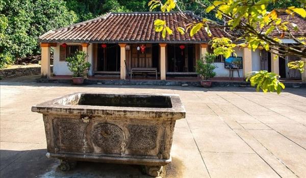 中部の仙郷と呼ばれる古きロックイエン集落を探検