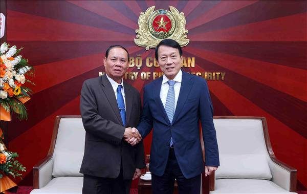 Vietnam, Laos continue to foster friendship