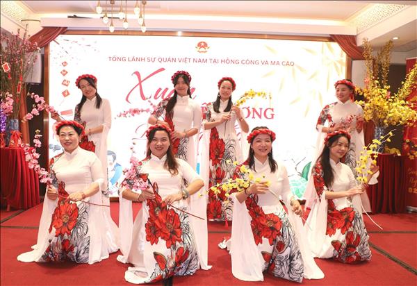 Ấm áp Xuân Quê hương tại Hong Kong (Trung Quốc)