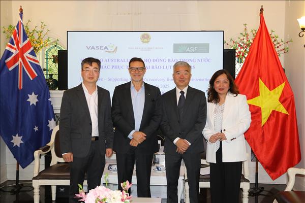 Former Australian ambassador highlights opportunities, challenges facing Vietnams development goals