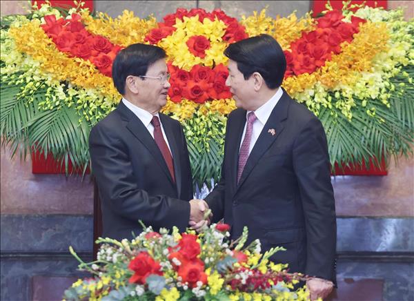 Vietnamese State President meets with top Lao leader in Hanoi