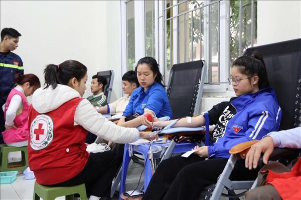 Ngày Chủ nhật Đỏ góp phần cứu chữa người bệnh dịp Tết