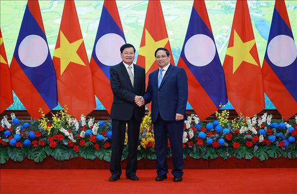 チン首相、ラオスのトーンルン書記長・国家主席と会見