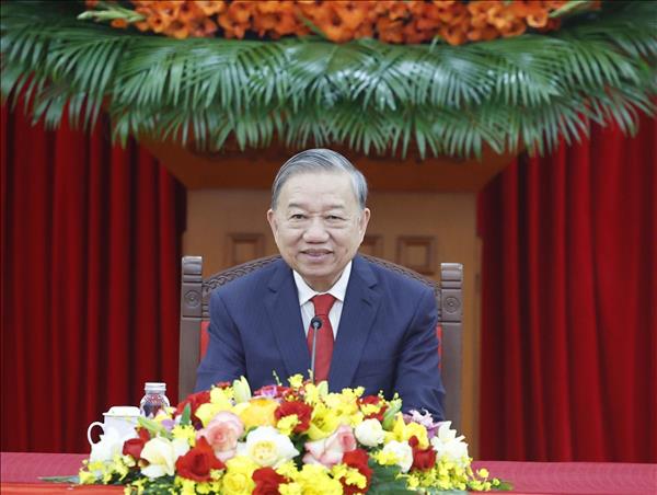 Vietnamese, Chinese Party leaders hold phone talks
