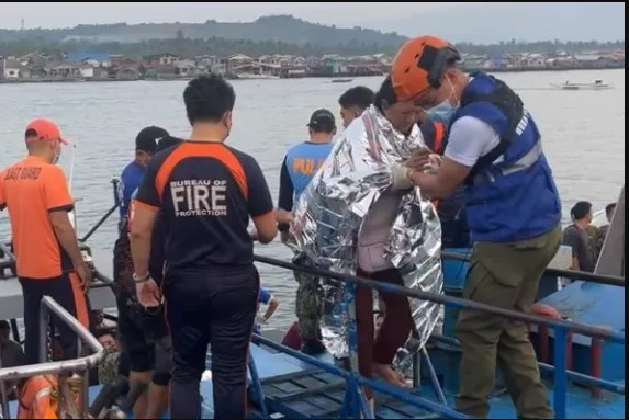 Le bilan du naufrage dun ferry aux Philippines salourdit à au moins 15 morts