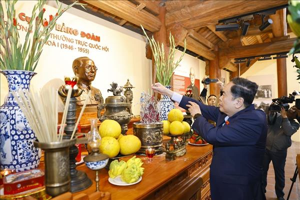 NA Chairman commemorates late Party, State, NA leaders, visits former leadership