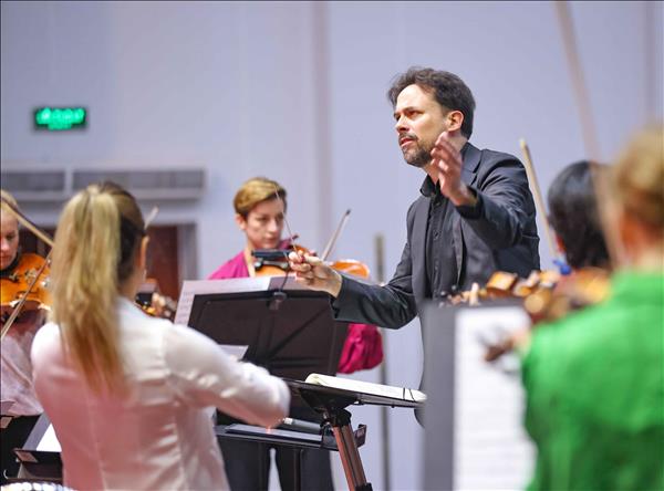 Dàn nhạc giao hưởng Mặt trời giao lưu cùng học sinh Trường THPT chuyên Hà Nội – Amsterdam