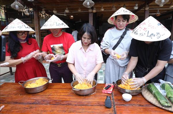 랑선성에서 맛보는 단호박 떡 – 따이족 삶 속에 스며든 마을의 맛