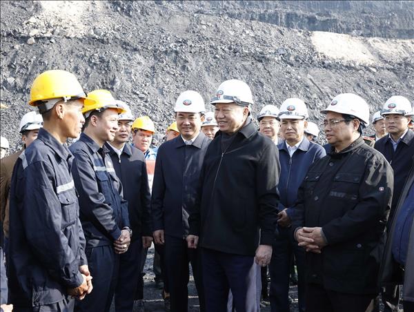 Party chief extends Tet greetings to coal miners in Quang Ninh