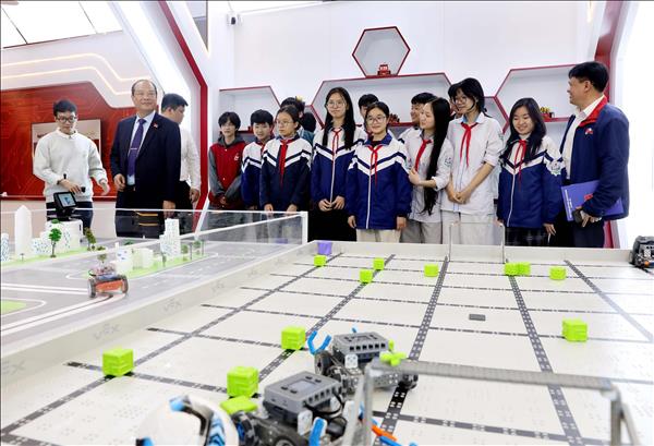 Đưa Nghị quyết thành hành động: Xã Nghĩa Trụ tiên phong lan tỏa mô hình chuyển đổi số giáo dục cộng đồng