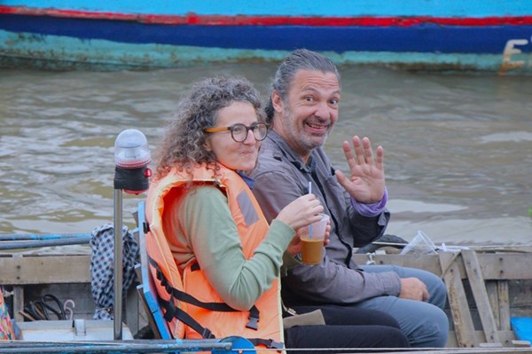 Cai Rang floating market draws crowds with vibrant trade