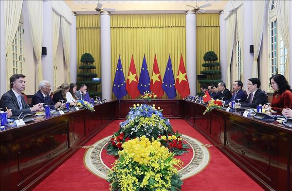 Le Vietnam et lUE portent leurs relations au niveau de partenariat stratégique global