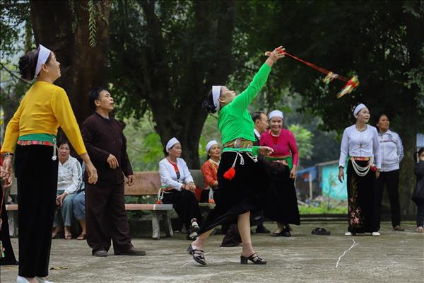 Preserving and Promoting Muong Culture