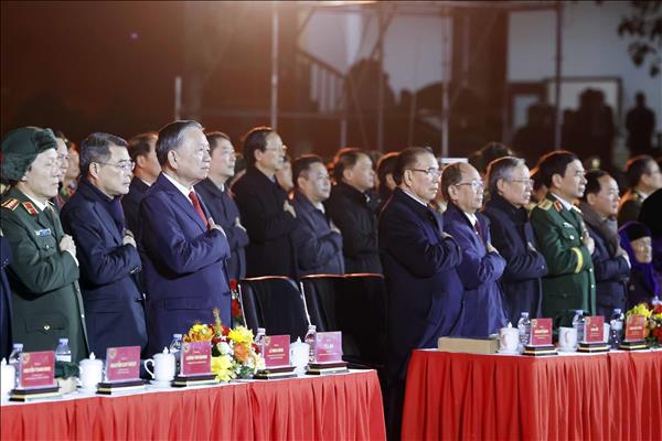 베트남 당‧국가 지도부, 호찌민 주석 귀국 85주년 특별 예술 프로그램 참석