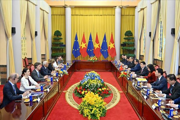 ທ່ານປະທານປະເທດ ເລືອງເກື່ອງ: ການພົວພັນ ຫວຽດນາມ - ອີຢູ ພວມພັດທະນາຢ່າງຕັ້ງໜ້າ, ແທດຈິງ ແລະ ຮອບດ້ານ