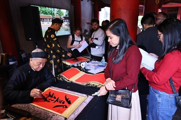 그 시절 설날의 추억… 하노이 구시가지에 되살아난 전통 설 장터