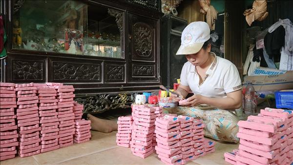 Thành phố Huế: Giữ lửa làng nghề làm tượng Táo quân ở xứ Huế