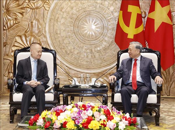 Le secrétaire général To Lam reçoit le chef du Département international du CC du Parti communiste chinois