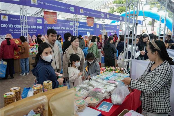 Mang Tết yêu thương đến với người lao động Thủ đô