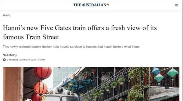  Hanoï 5 Portes  : le train touristique qui réinvente la mythique  Rue du Train  loué par The Australian