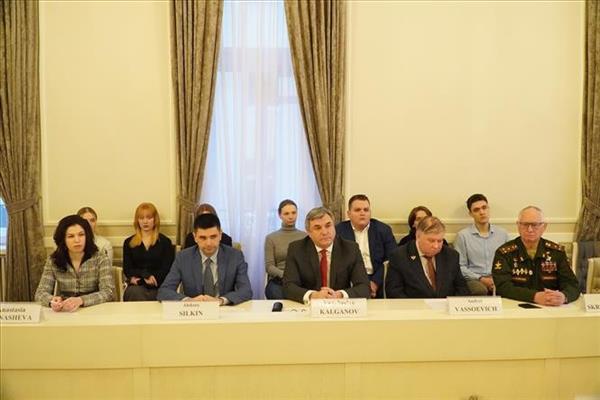 Seminario en San Petersburgo analiza resultados del XIV Congreso del PCV