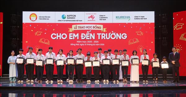 Chắp cánh cho học sinh khó khăn vững bước vào tương lai