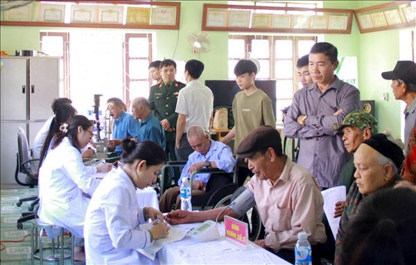 Ấm áp nghĩa tình người lính áo trắng nơi biên giới Nghệ An