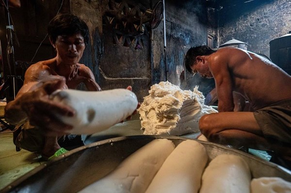 Traditional craft of banh hoi lives on in Phu Long