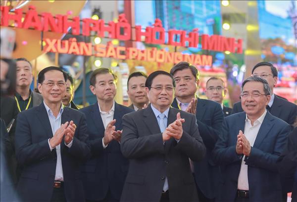 PM Pham Minh Chinh attends final rehearsal for opening ceremony of first Spring Fair 2026