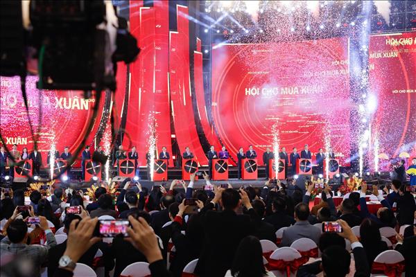 총리, 봄 박람회, 국제수준의 국민 소비 축제로 키워야