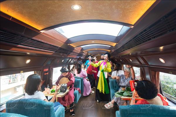 Heritage trains carve new niche in Vietnams tourism strategy