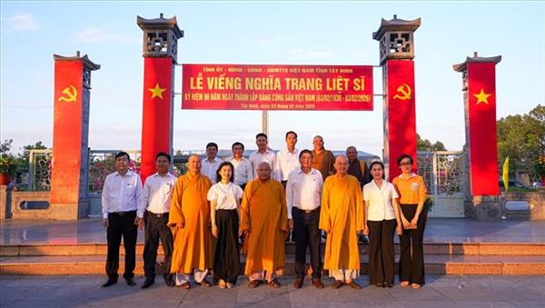 Tri ân các anh hùng liệt sĩ nhân kỷ niệm 96 năm Ngày thành lập Đảng