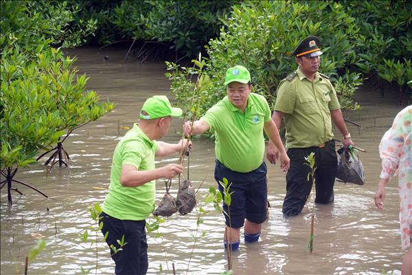 광활한 숲 지키는 ‘방패...까마우성, 산불예방 총력전