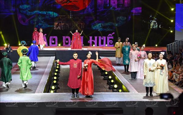 아오자이, 9월 국제무대에 첫 선...런던 패션위크서 공개