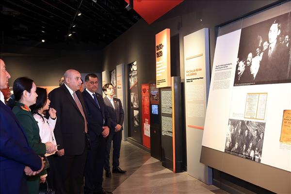 Jordanian House Speaker visits Vietnam Military History Museum