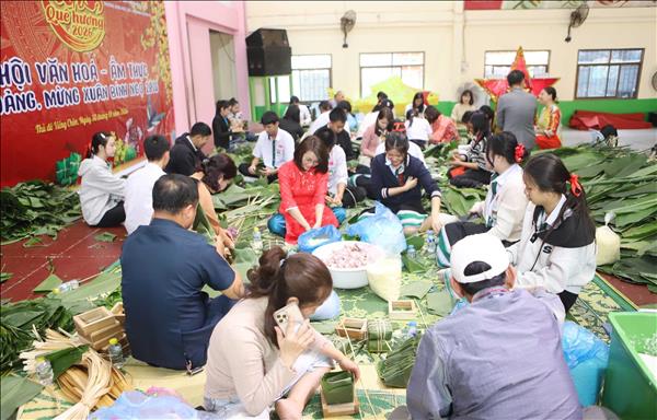 A touch of Vietnamese Tet in Laos, Mozambique