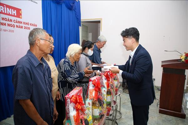 Biên thùy rộn rã sắc Xuân