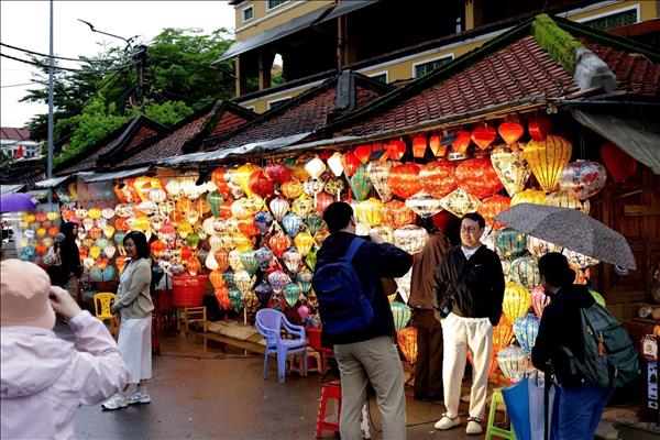 Hành trình giữ nghề làm lồng đèn truyền thống ở Đà Nẵng