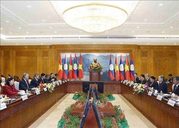 越共中央总书记苏林会见老挝国会主席赛宋蓬·丰威汉