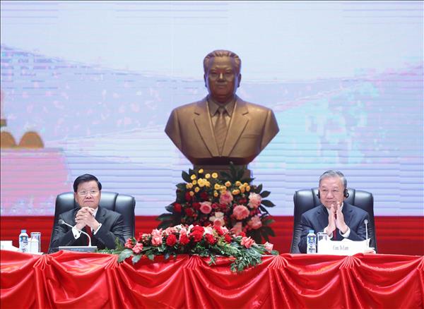 越共中央总书记苏林在老挝通报越共十四大成果