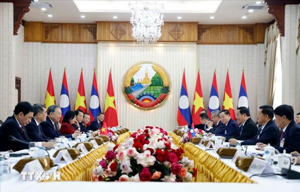 ທ່ານເລຂາທິການໃຫຍ່ ໂຕເລິມ ດຳເນີນການພົບສົນທະນາກັບນາຍົກລັດຖະມົນຕີ ແລະ ປະທານສະພາແຫ່ງຊາດ ລາວ