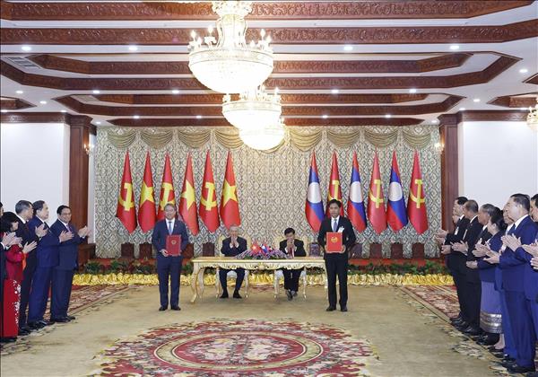 Tổng Bí thư Tô Lâm chứng kiến Lễ trao các văn kiện hợp tác Việt Nam – Lào