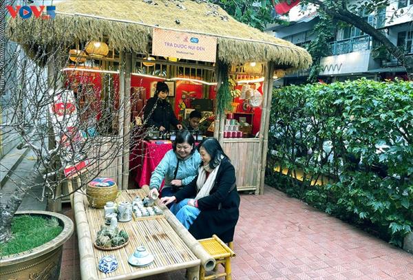 Reviven en el casco antiguo de Hanói espacios y mercados tradicionales del Tet