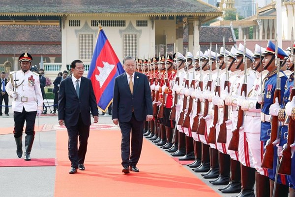 Торжественная церемония встречи Генерального секретаря То Лама с государственным визитом в Королевство Камбоджа